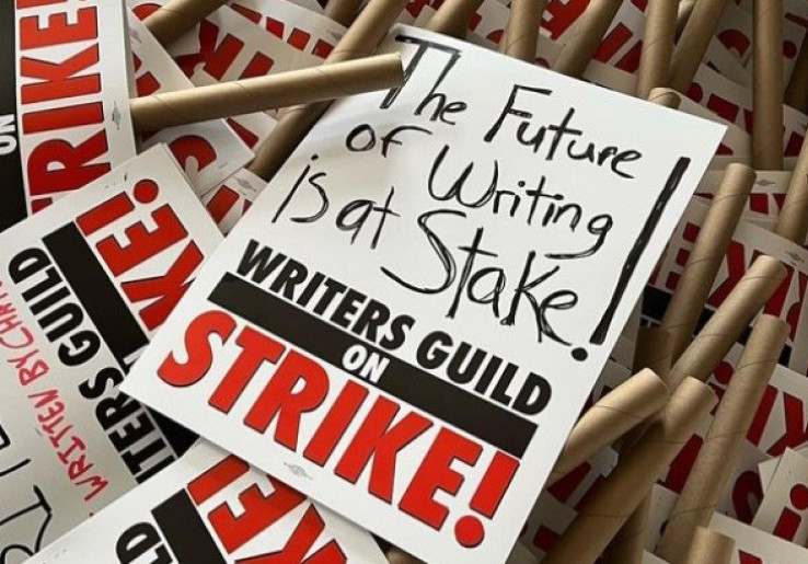Ribuan Penulis di New York Mogok Kerja