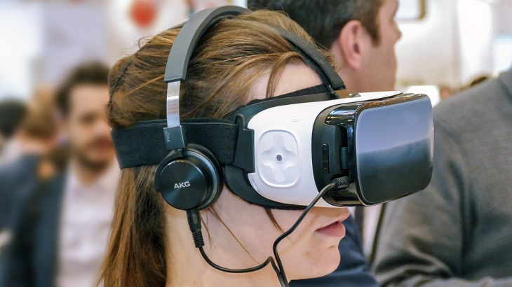 Pelantikan Anies-Sandi Siapkan 30 Kacamata VR