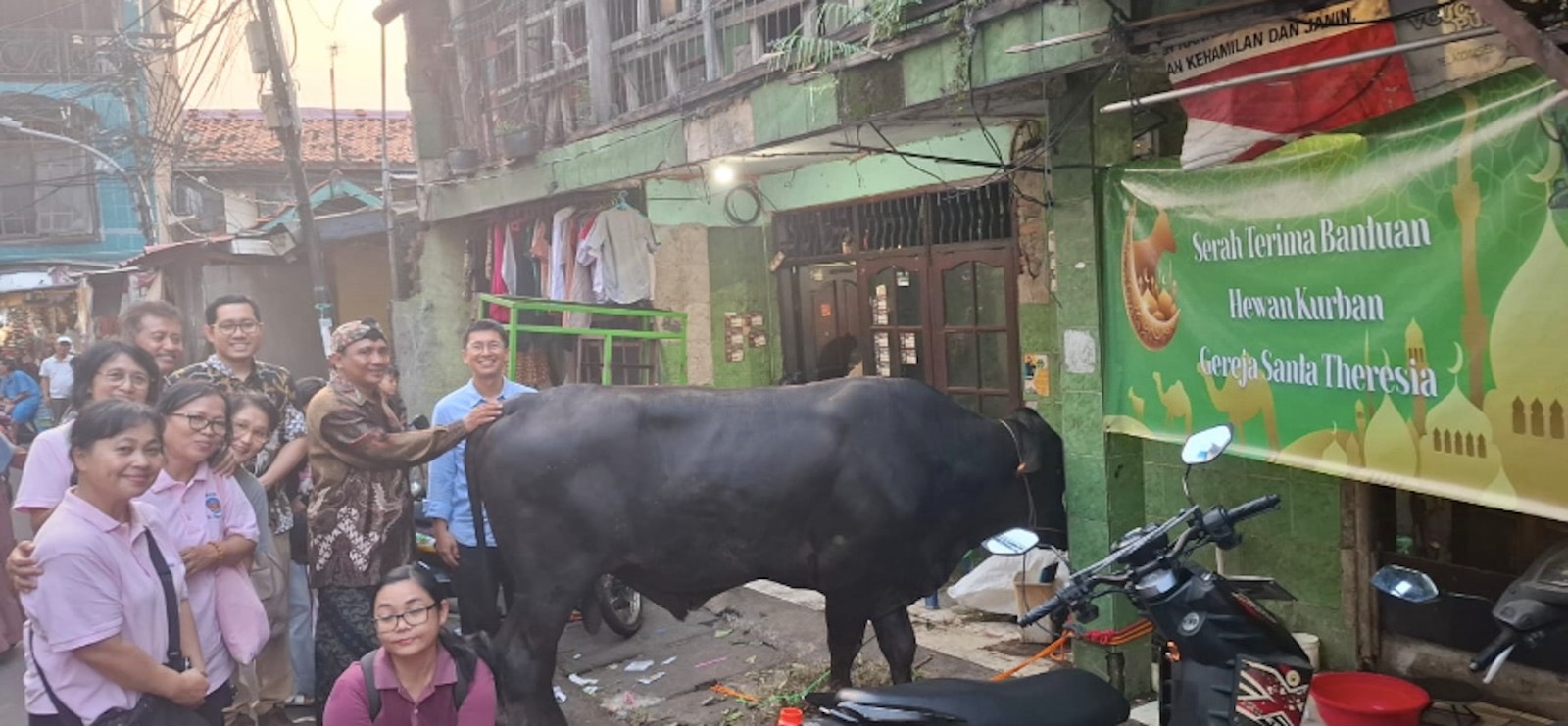 Wujud Toleransi, Gereja Santa Theresia Sumbangkan Sapi Kurban ke Umat Islam Tanah Abang
