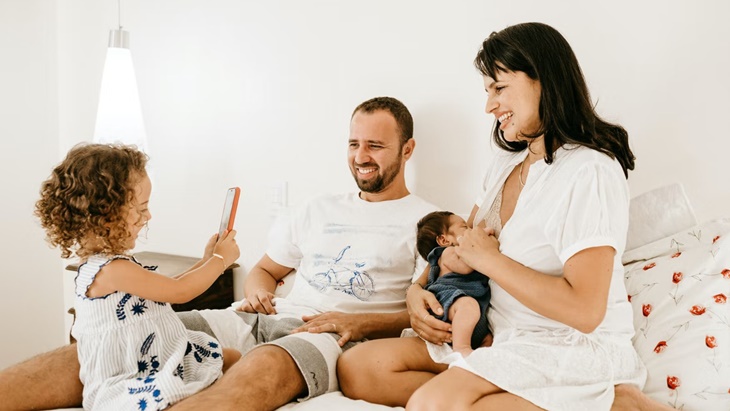Yuk Tumbuhkan Emosi Positif Anak di Masa Lebaran