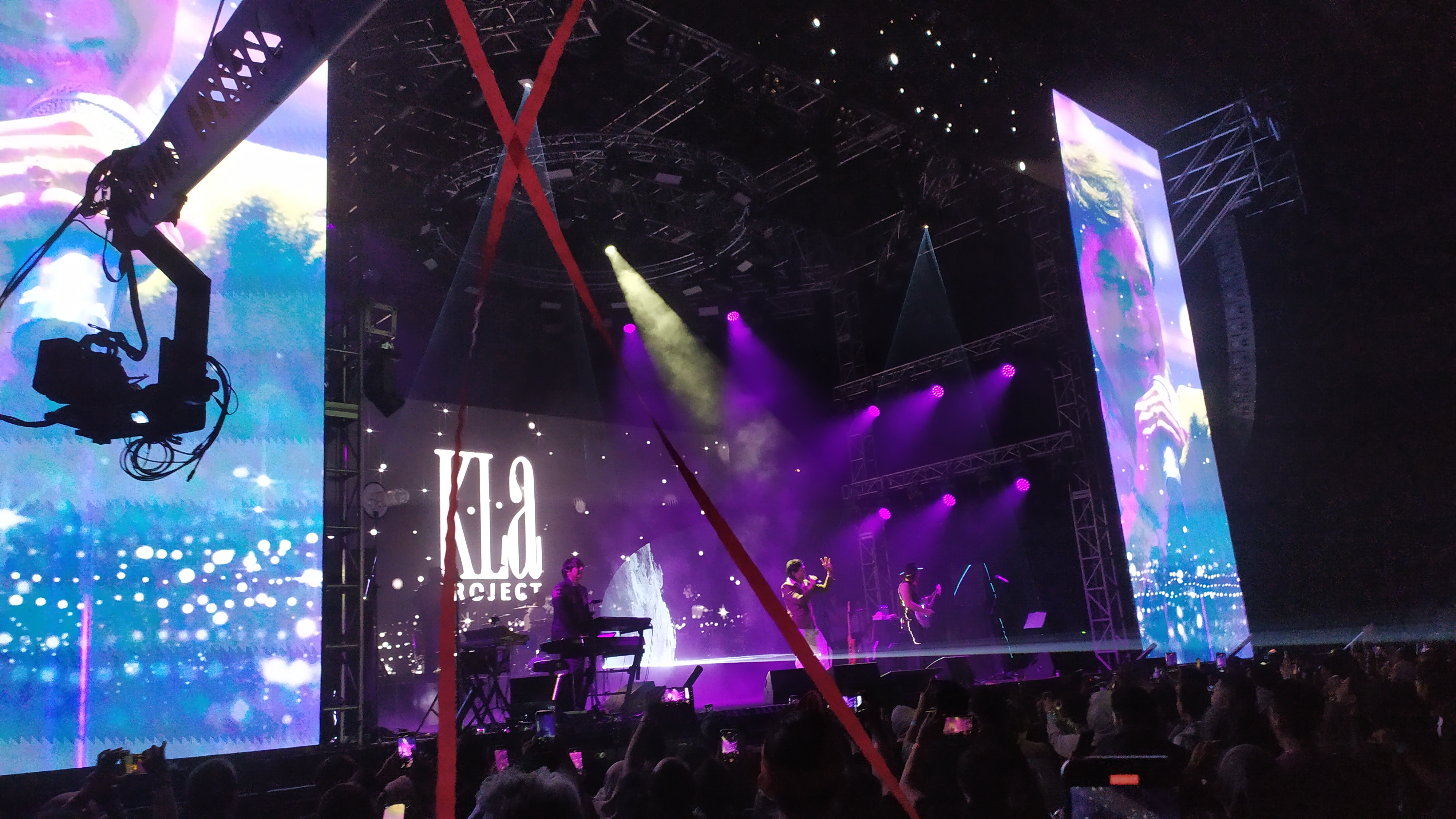 Tak Usah Mengejar Cinta Kado Kla Project di Konser 36 Tahun