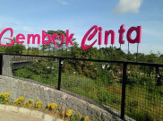 Mengunci  Rasa di Wisata Gembok Cinta Sukabumi