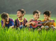 Pentingnya Lagu Anak-Anak untuk Tumbuh Kembangnya, Waspadai Nyanyian Berbahasa Asing
