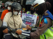 [HOAKS Atau FAKTA]: Pengendara Ditilang Karena Pakai Sandal