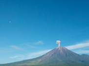 Kembali Erupsi, Gunung Semeru Muntahkan Abu Vulkanik Setinggi 900 Meter