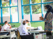 DPR Minta Sekolah Pastikan Siswa yang Ikut PTM Sudah Divaksin Dua Kali
