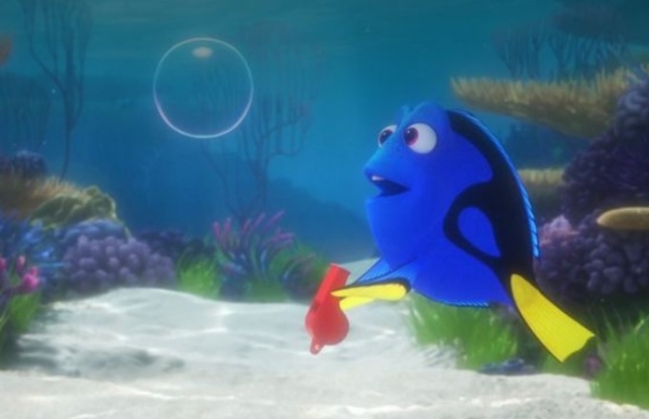 Dalam Dory Finding, Dory menemukan empat sampah plastik di dasar lautan. (Foto: Pixar)