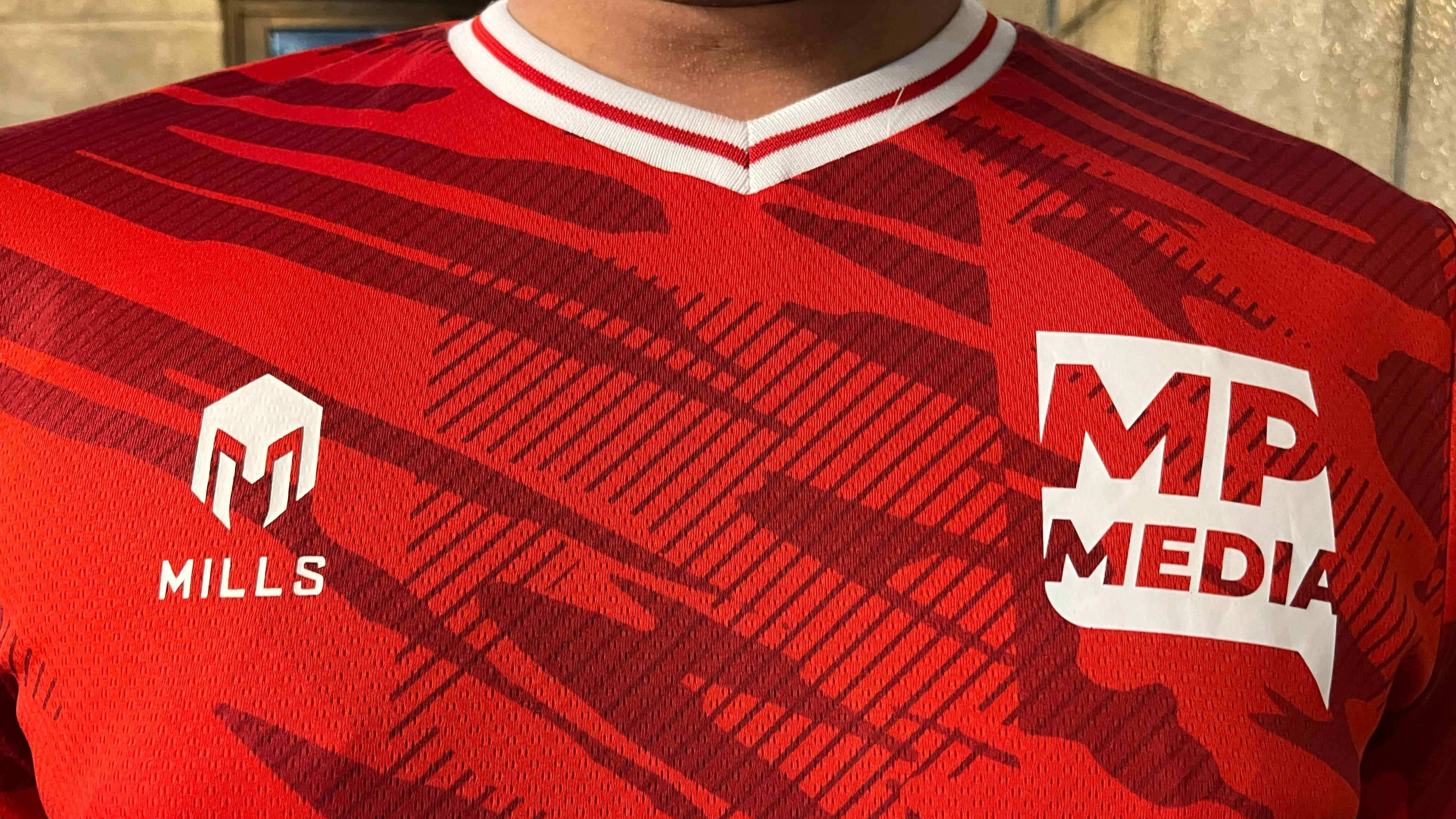 Gaya dan Performa Menyatu! Intip Jersey Kolaborasi MILLS x Merah Putih Media yang Bikin Tim Makin Kompak