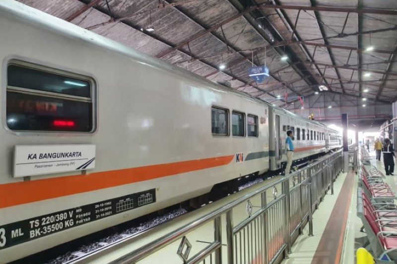 Imbas Demo Mahasiswa, Keberangkatan KA dari Gambir Berhenti di Stasiun Jatinegara