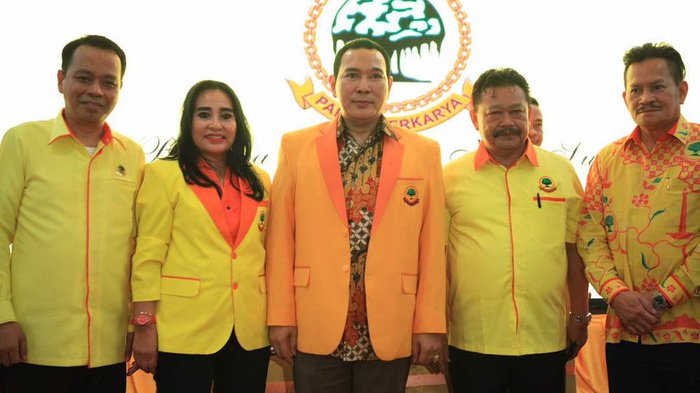 Ketua Umum Partai Berkarya bersama para pengurus pusat