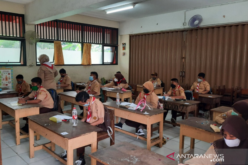 PTM Dimulai Pekan Depan, PSI Minta Anies Prioritaskan yang Sudah Divaksin
