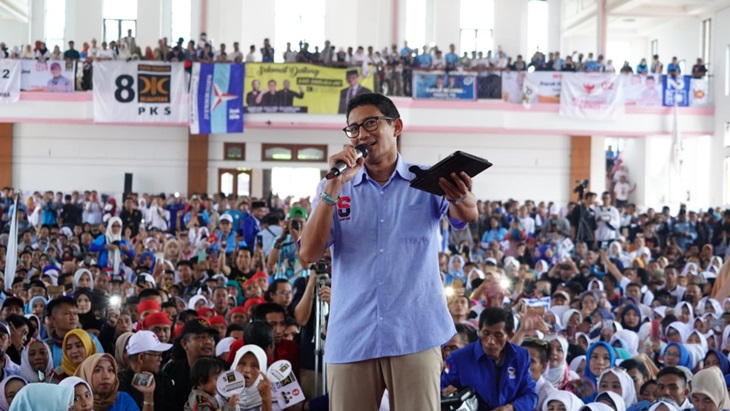 Sandi Singgung Serangan Fajar 'Amplop Cap Jempol' di Depan Warga Cianjur