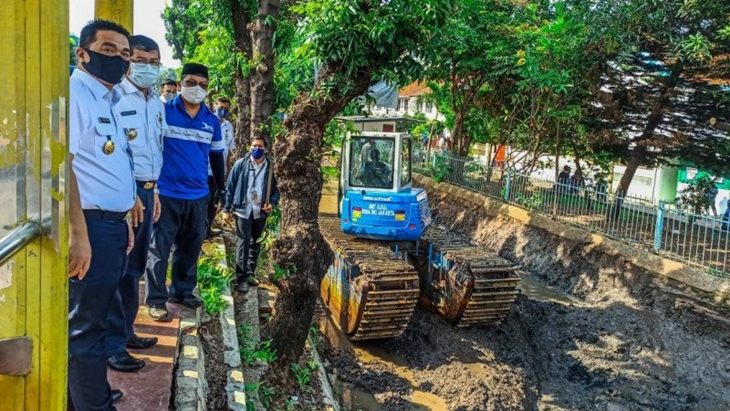 Hujan Minggu Malam, Pemprov DKI Angkut 511 Meter Kubik Sampah