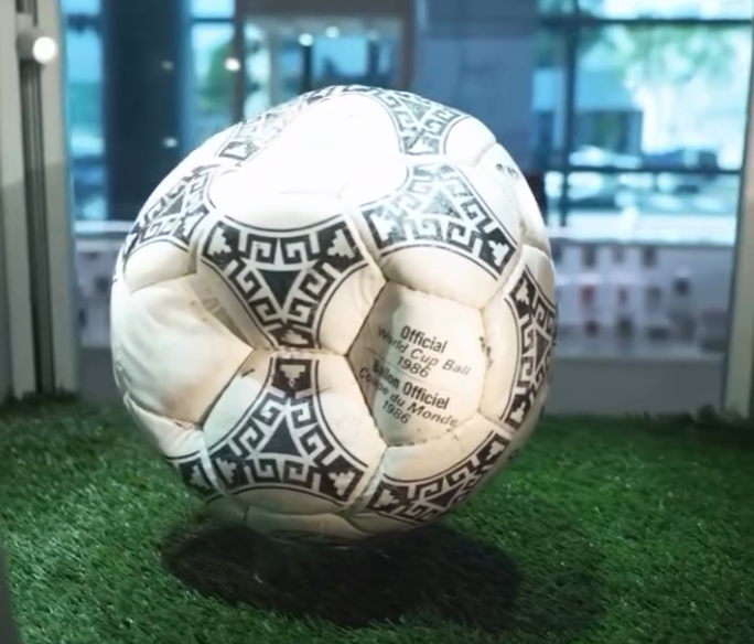  Bola ‘Tangan Tuhan’ Maradona Terjual Rp 53 Miliar, Disebut masih Jauh dari Perkiraan 
