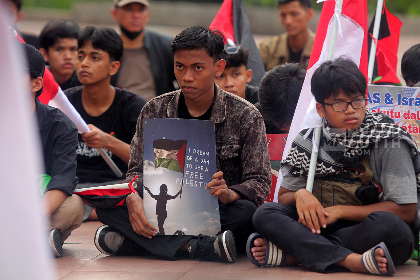 Aksi damai Bela Palestina dan Boikot Produk Israel di Tugu Proklamasi, Jakarta, Sabtu (15/6/2024).