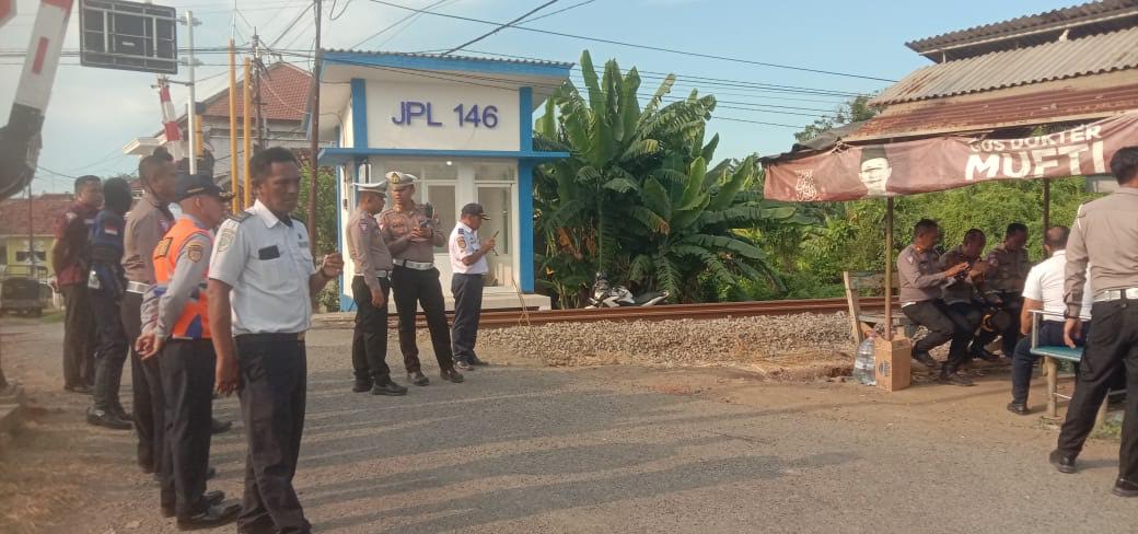 KA Pandalungan Terlibat Insiden dengan Minibus di Pasuruan