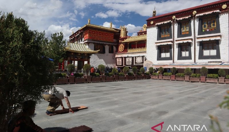 Umat Buddha Tibet Rayakan Hari Suci Saka Dawa