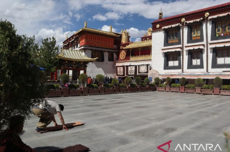 Umat Buddha Tibet Rayakan Hari Suci Saka Dawa