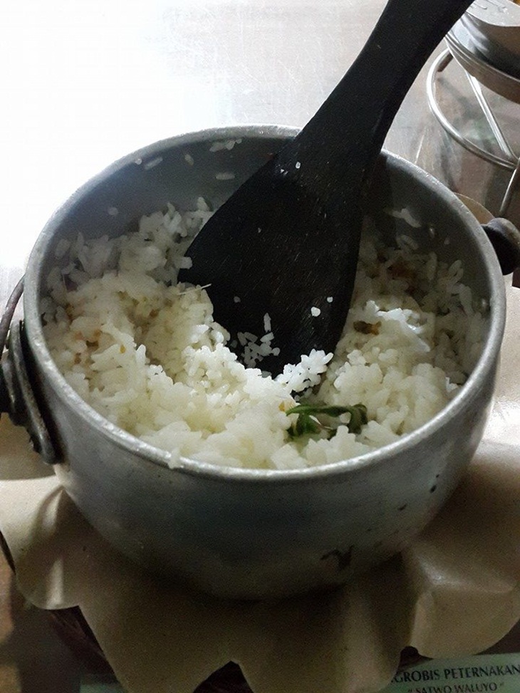 Nasi bekepor. (Foto: .facebook.com/warongseleraacilinunsamarinda)