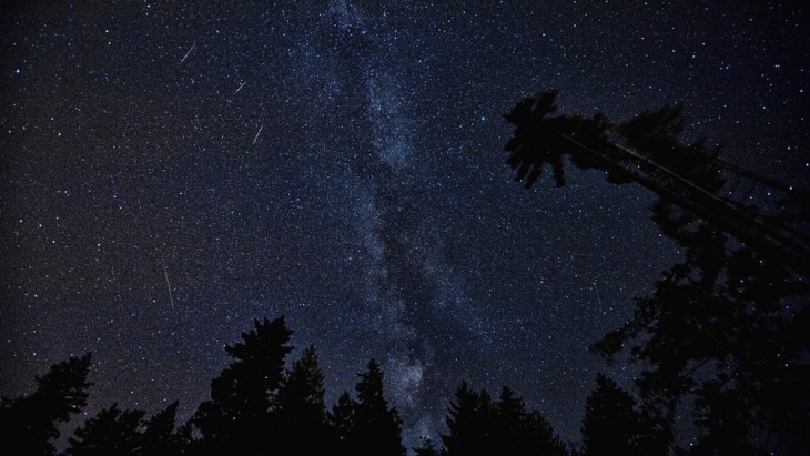 Hujan Meteor Eta Aquarid dapat disaksikan pada bulan Mei (Sumber: Pixabay/452345)