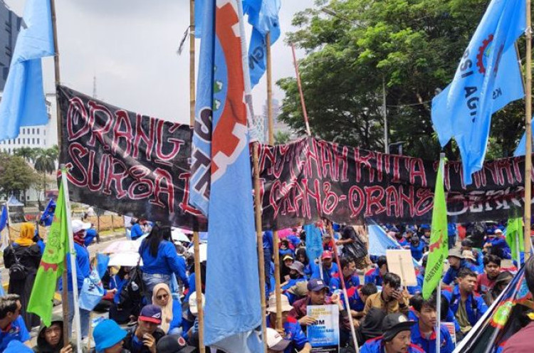 Demo Kenaikan Harga BBM Terus Berlangsung, Jalan Menuju Istana Negara Ditutup