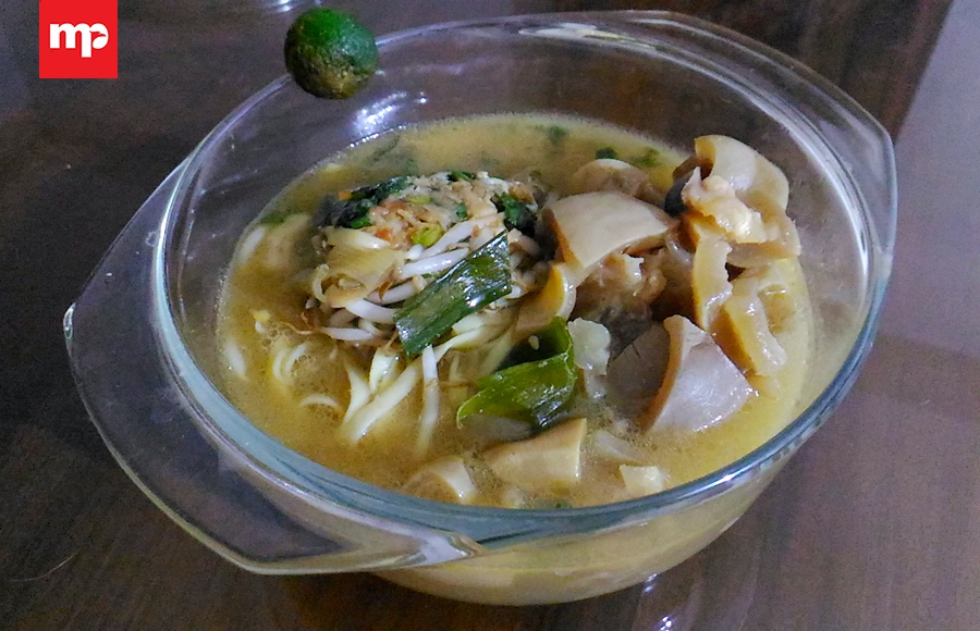 Mie Kocok Mang Dadeng: Kombinasi Mie Gepeng, Kikil dan Kuah Kaldu yang Gurih