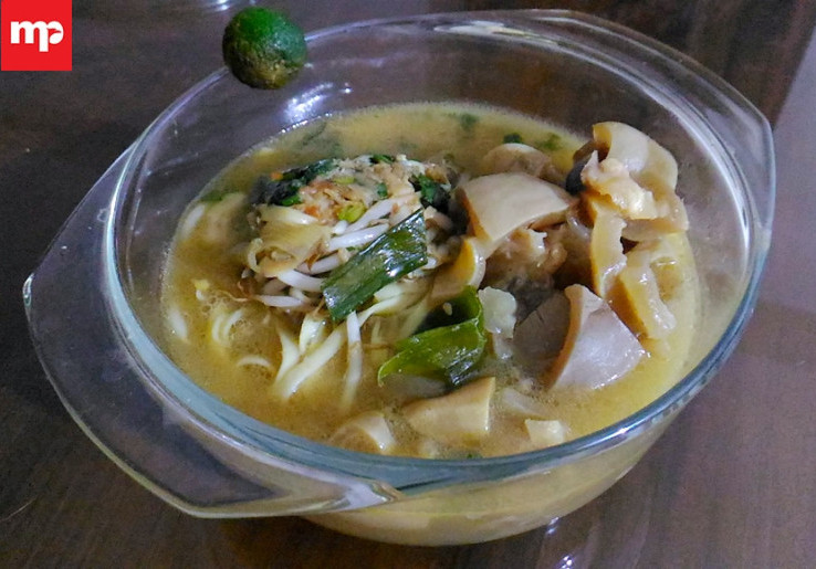 Mie Kocok Mang Dadeng: Kombinasi Mie Gepeng, Kikil dan Kuah Kaldu yang Gurih
