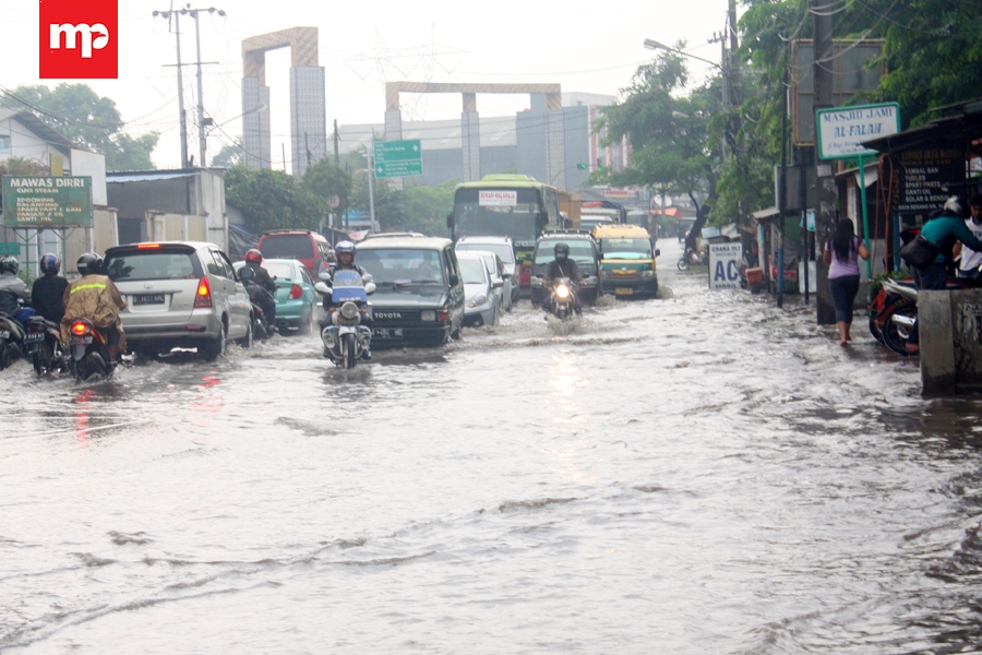 Hati-hati, Hujan Disertai Petir dan Angin Kencang Terjadi di Jabodetabek