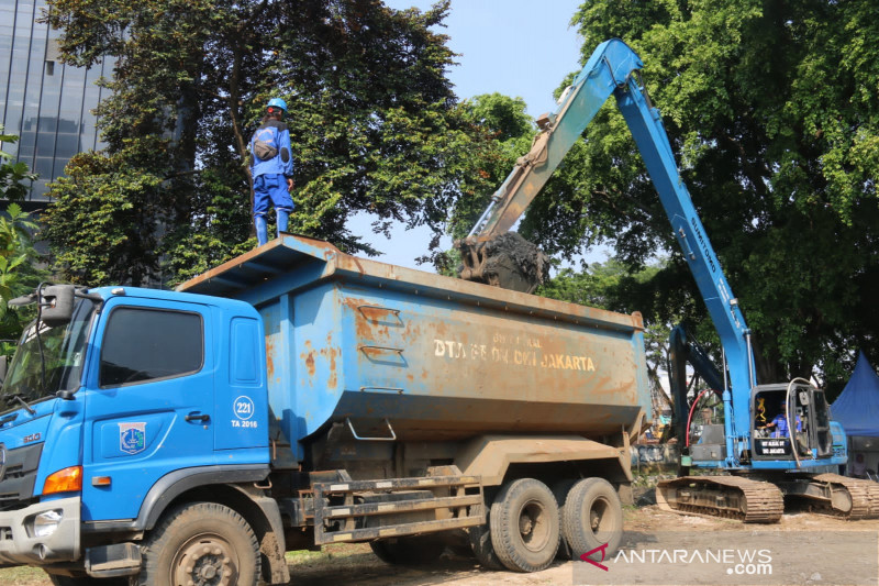 Antisipasi Banjir, Pemprov DKI Keruk Puluhan Kali Hingga Ribuan Saluran Penghubung