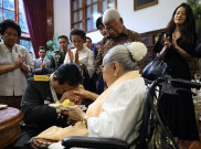Usai Dianugerahi Jenderal Bintang 4, Prabowo Sungkem ke Sukartini Djojohadikusumo