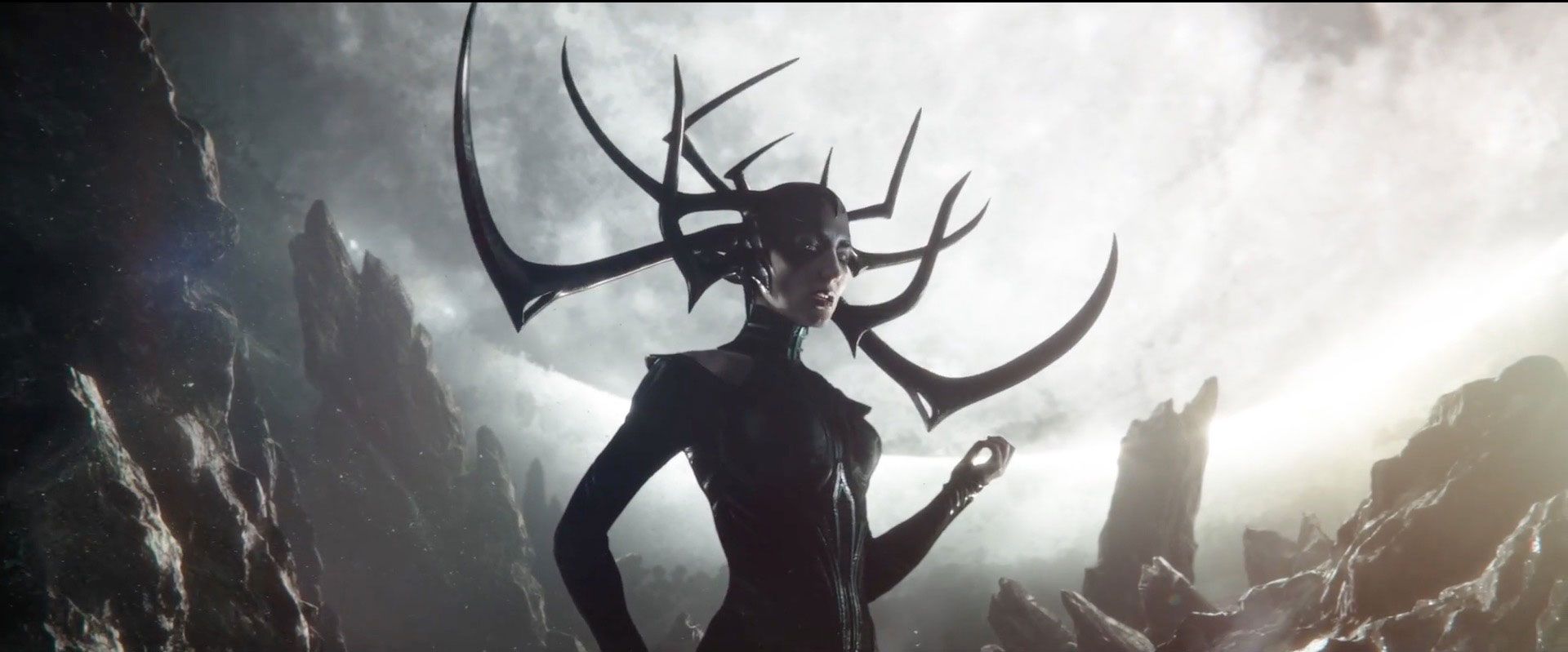 Bagaimana Bisa Hela Menghancurkan Mjolnir? Senjata Andalan Thor Di MCU