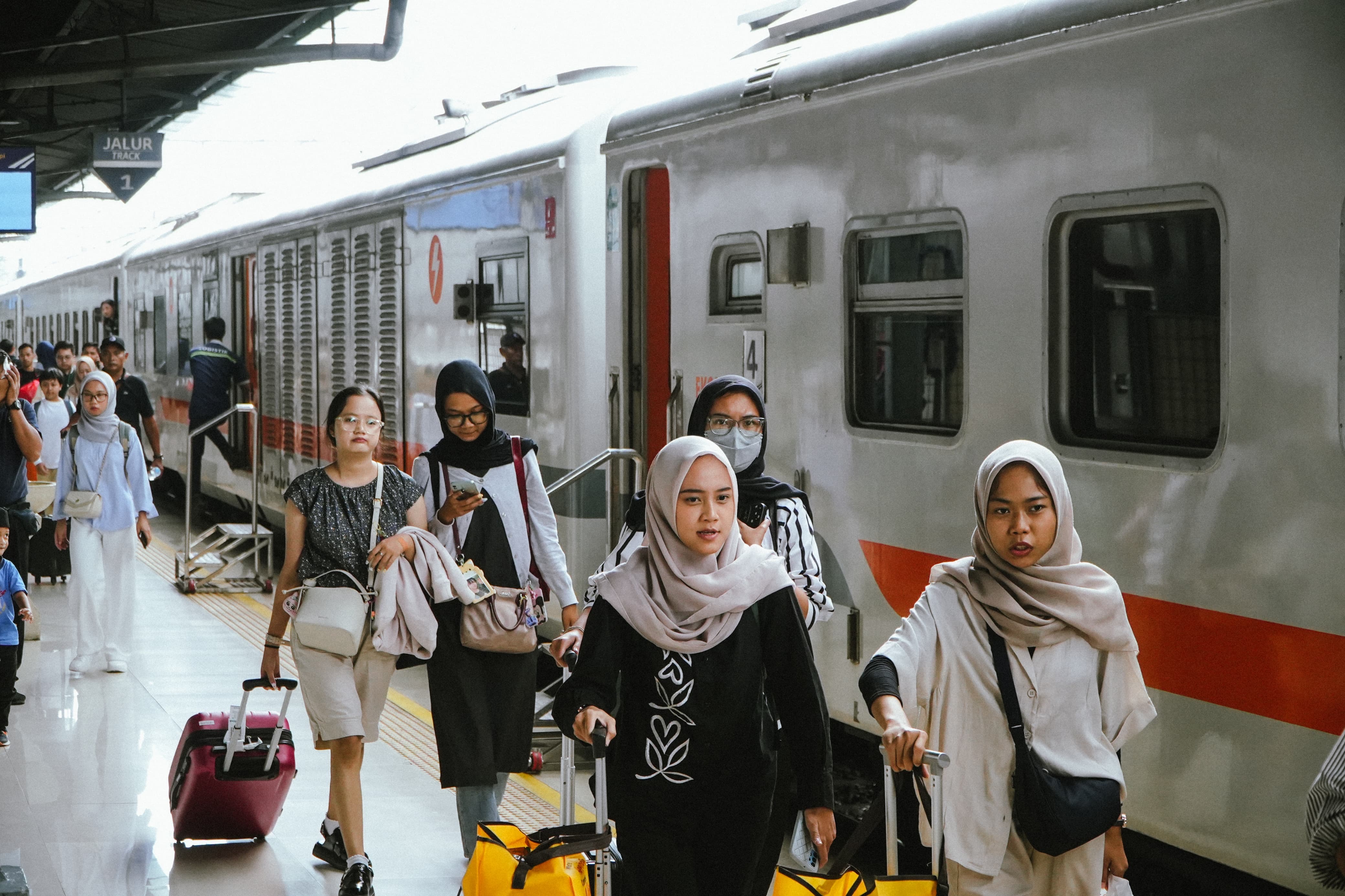 Pasarsenen - Surabaya Jadi Jalur Favorit Wisatawan Libur Panjang Kenaikan Yesus Kristus
