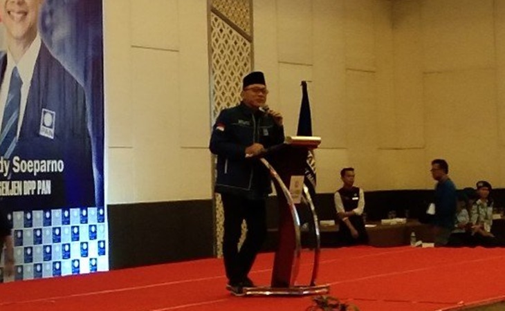 Zulhas Minta Maaf Kepada Amien Rais Saat Penutupan Kongres V PAN