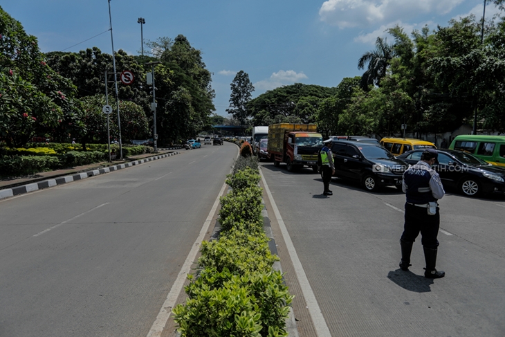 Penyekatan masa buruh di Tangerang yang akan menuju DPR. (Foto: MP/Rizki Fitrianto)