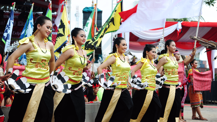 Tim Ekspedisi Merah Putih Disambut Tari Dayak
