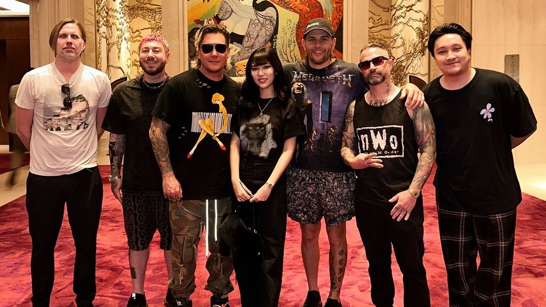 Avenged Sevefold Akrab dengan Isyana Sarasvati, akankah ada Kolaborasi?