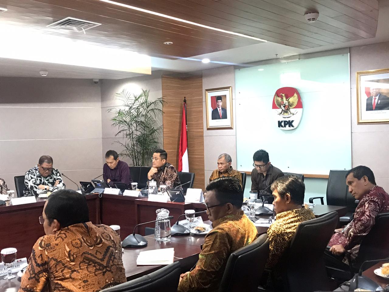 Menteri Sosial (Mensos) Juliari Batubara rampung menjalani pertemuan dengan jajaran Komisi Pemberantasan Korupsi (KPK). Foto: MP/Ponco