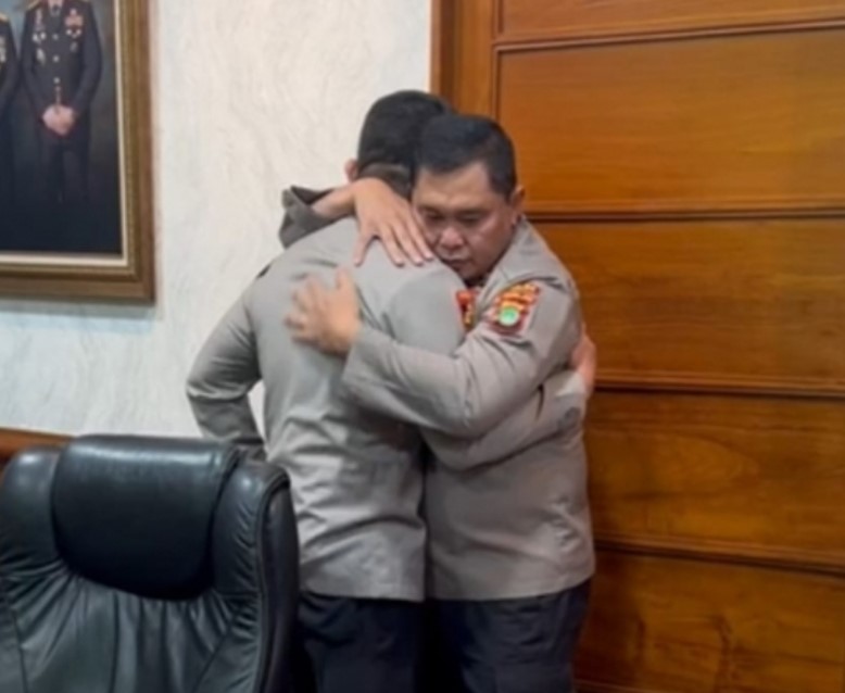 Momen Haru Kapolda Metro Jaya Beri Dukungan pada Irjen Ferdy Sambo