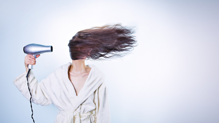 Keringkan Rambut secara Cepat, ini Caranya