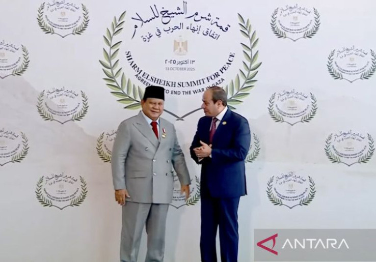 Presiden Prabowo Disambut Presiden Sisi Saat Tiba di KTT Akhiri Perang di Gaza