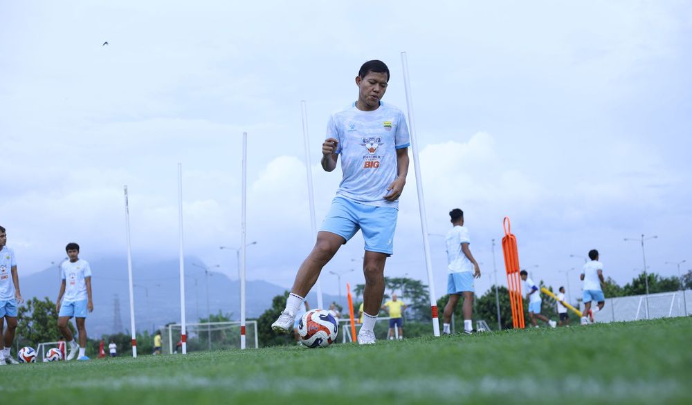 Adam Alis Pulih dari Cedera, Persib Kehilangan Frans Putros di Dua Laga Terakhir Tahun Ini