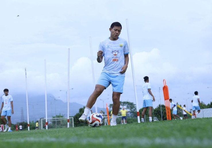 Adam Alis Pulih dari Cedera, Persib Kehilangan Frans Putros di Dua Laga Terakhir Tahun Ini