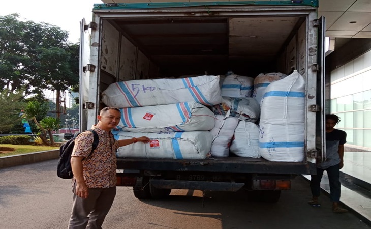 Pengecekan bantuan sebelum diterbangkan ke Lombok