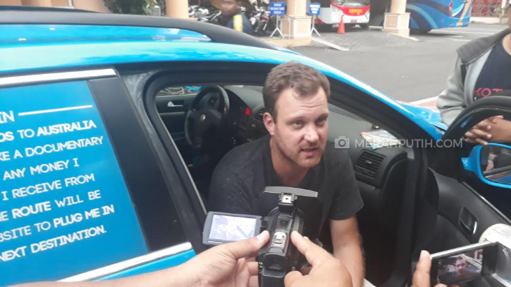 Pria ini Kendarai Mobil Listrik Selama 660 Jam, Mantap Juga Kendaraannya!