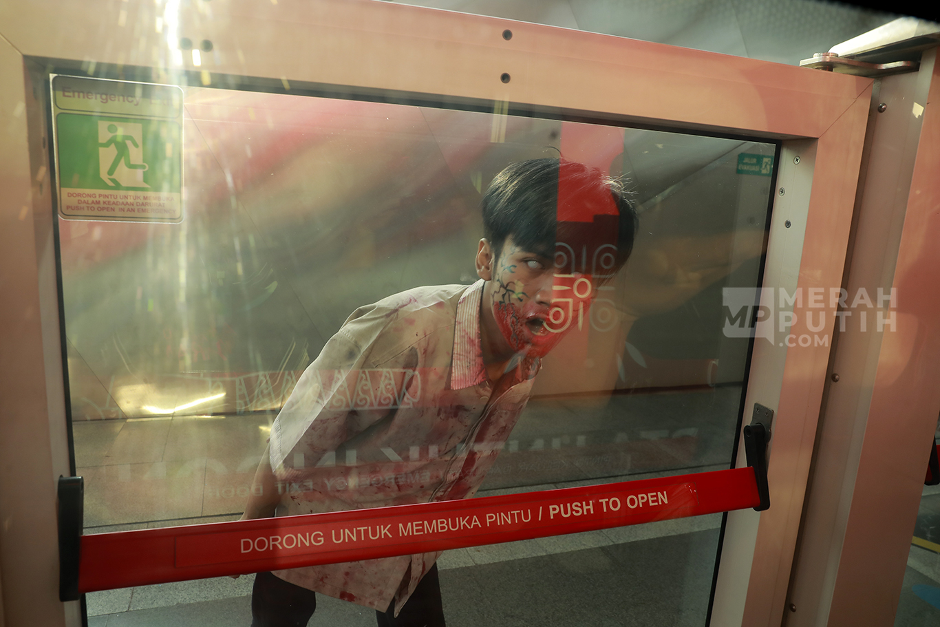 Menilik Zombie Penunggu Stasiun LRT Jakarta  dalam Train To Apocalypse: No Way Out