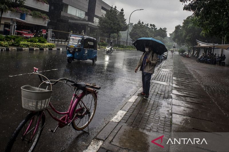 Rabu (6/3), Warga Jakarta Sebaiknya Sedia Payung Sebelum Hujan