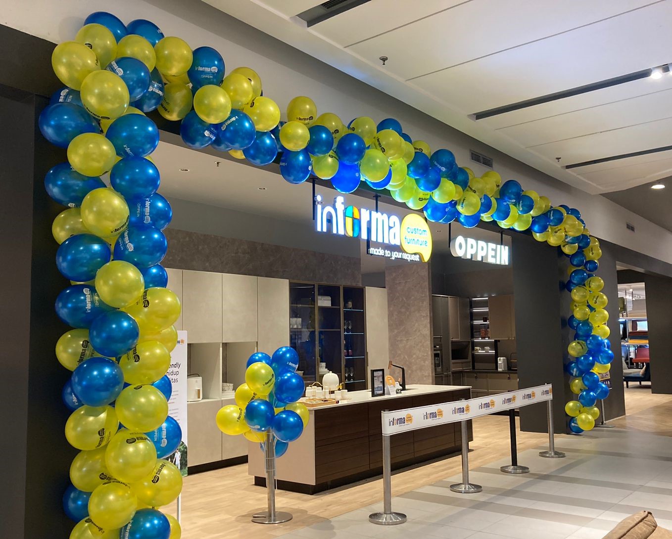 INFORMA Custom Furniture Alam Sutera memberikan kebebasan bagi pelanggan untuk mewujudkan ruangan impiannya