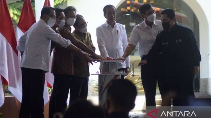 Jokowi Tinjau Penyuntikan Perdana Vaksin COVID-19 Buatan Indonesia di Bandung