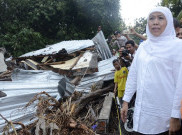 Menteri Khofifah Serahkan Bantuan untuk Korban Banjir Lombok