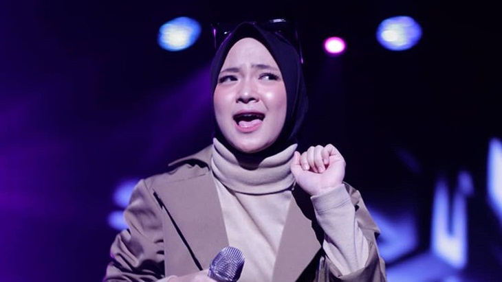 Mengintip Koleksi 'Sneakers' Nissa Sabyan yang Super Kece